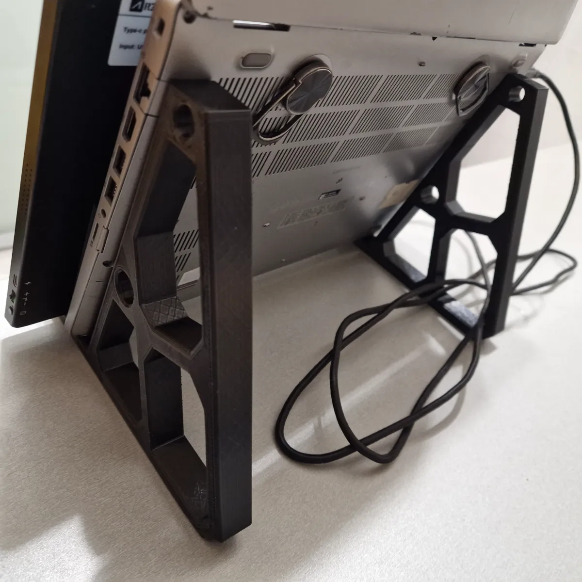 Vertical laptop stand+slot for portable monitor, photo 3 of 4 - Vertical laptop stand+slot for portable monitor Tools