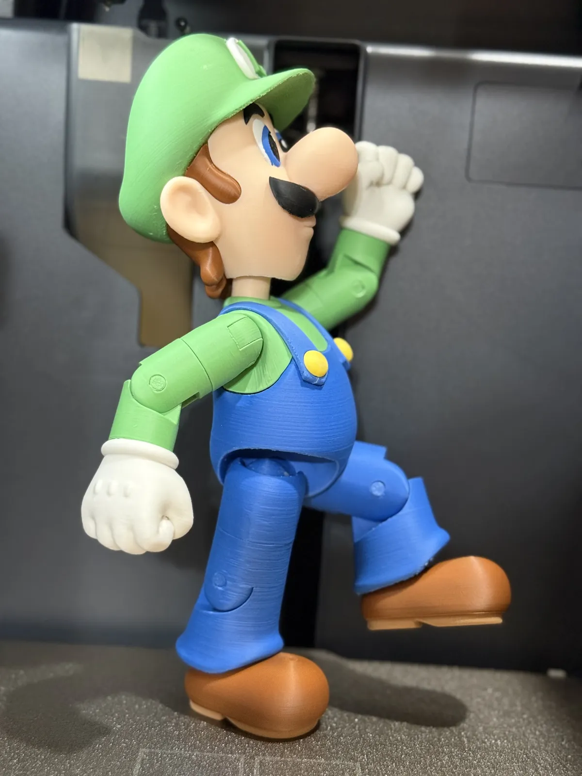 Super Mario Bros. - Luigi Action Figure, photo 4 of 4 - Super Mario Bros. - Luigi Action Figure Figurines & Collectibles