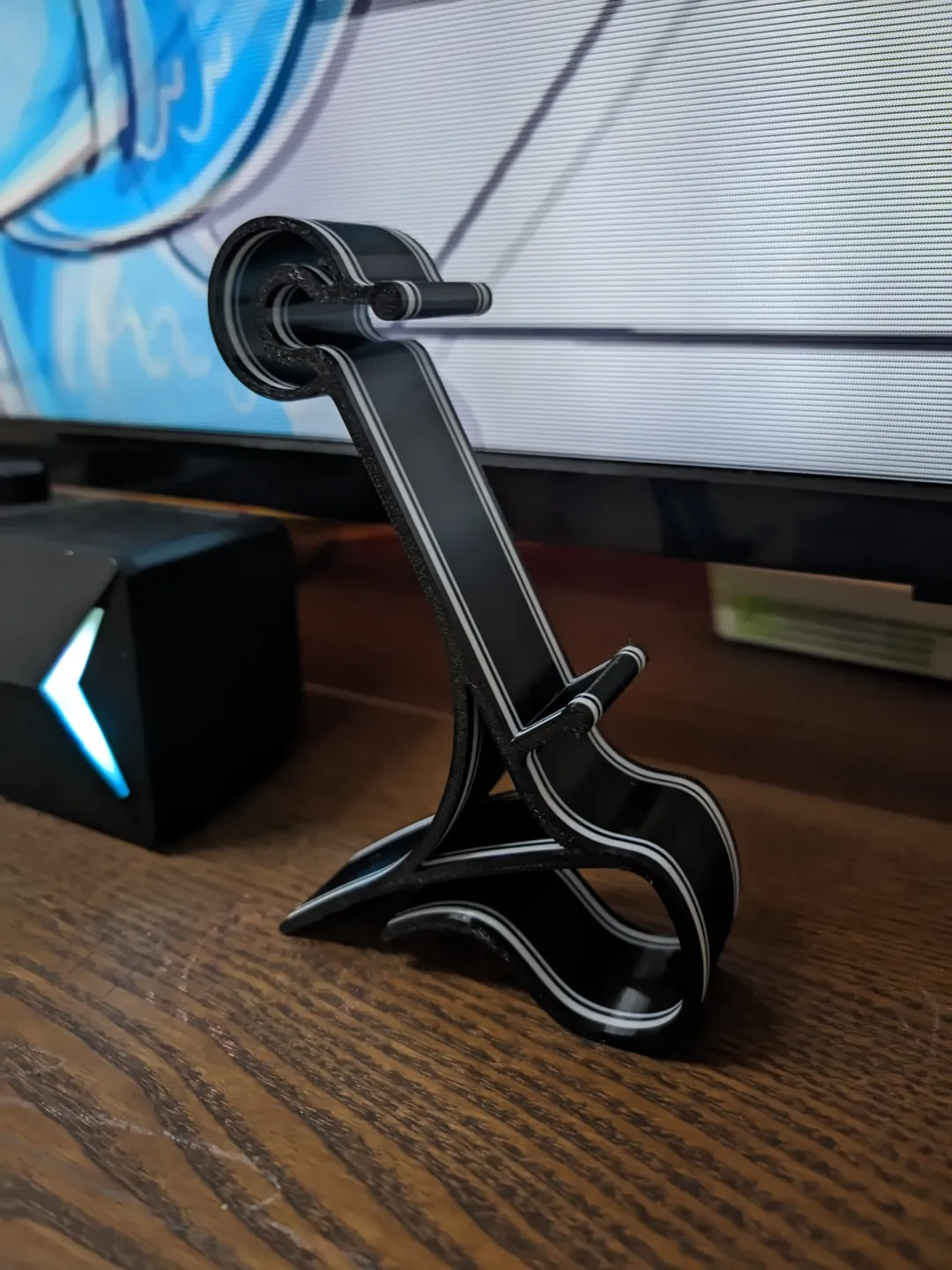 Sturdy Dashboard Phone Holder Clip, photo 4 of 4 - Sturdy Dashboard Phone Holder Clip Tools
