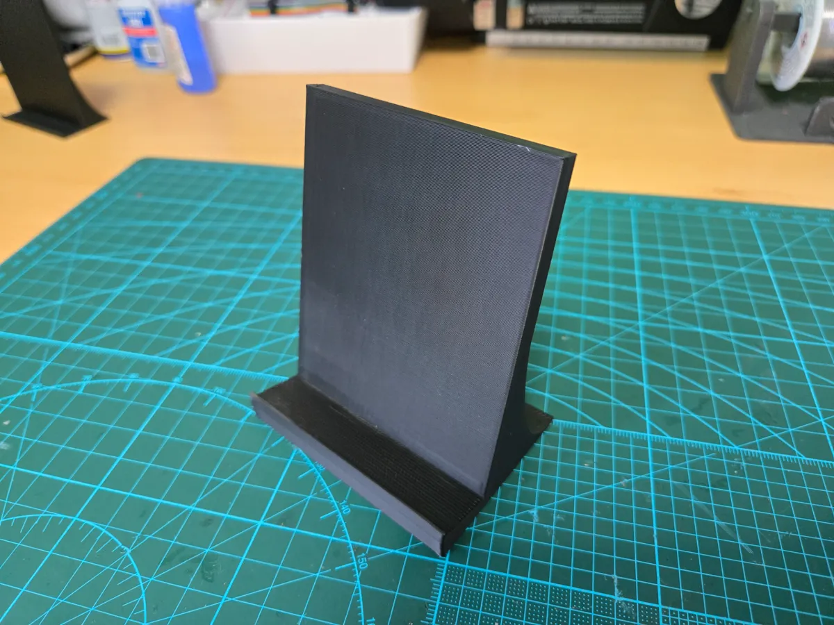 Simple, universal phone/ebook stand, photo 4 of 4 - Simple, universal phone/ebook stand Household