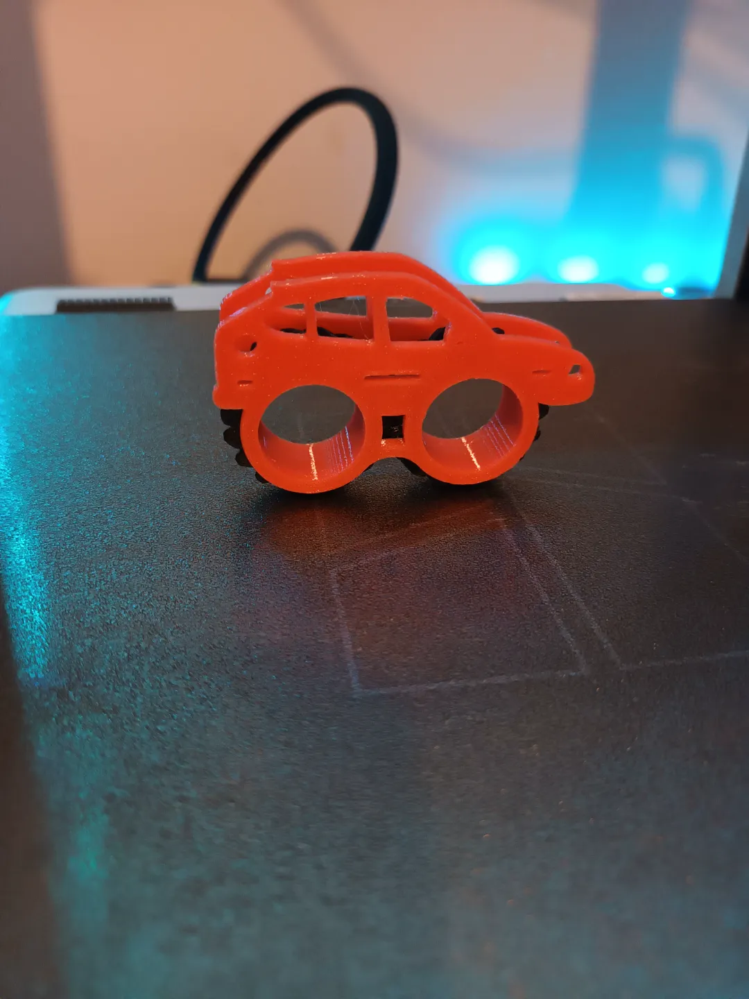 CAR WHEEL SPINNER TOY - FIDGET KEYRING - KEYCHAIN, photo 2 of 4 - CAR WHEEL SPINNER TOY - FIDGET KEYRING - KEYCHAIN Tools