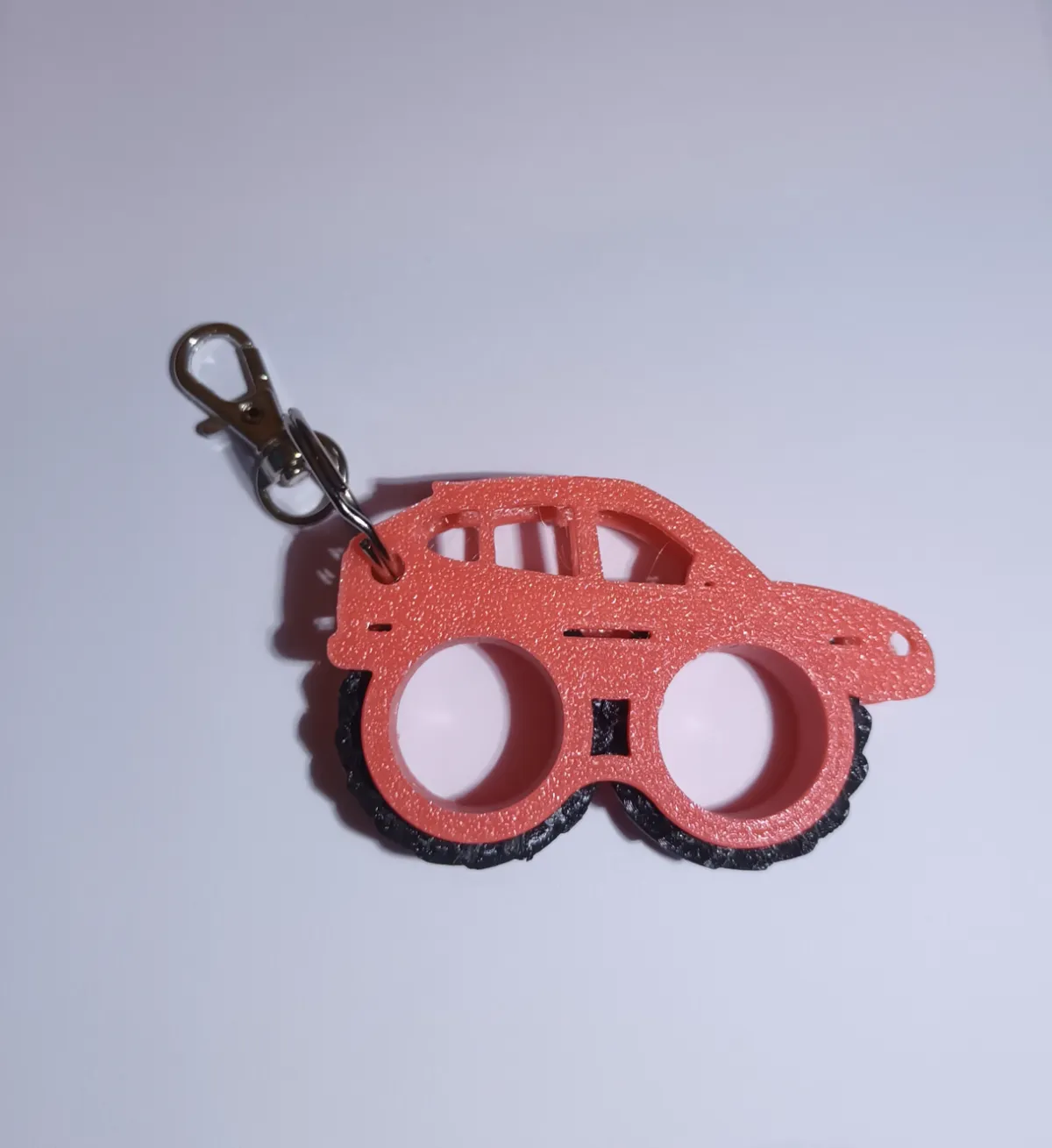 CAR WHEEL SPINNER TOY - FIDGET KEYRING - KEYCHAIN, photo 3 of 4 - CAR WHEEL SPINNER TOY - FIDGET KEYRING - KEYCHAIN Tools