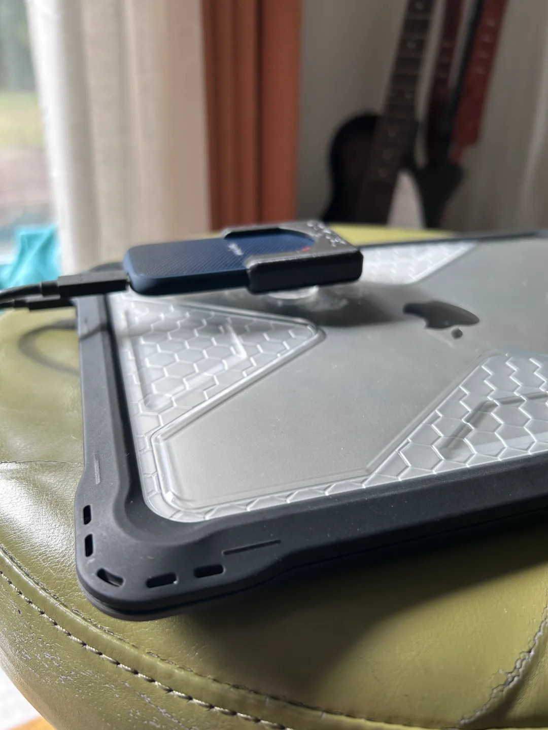 SanDisk Extreme SSD macbook holder, photo 2 of 2 - SanDisk Extreme SSD macbook holder Mobile & Device Accessories