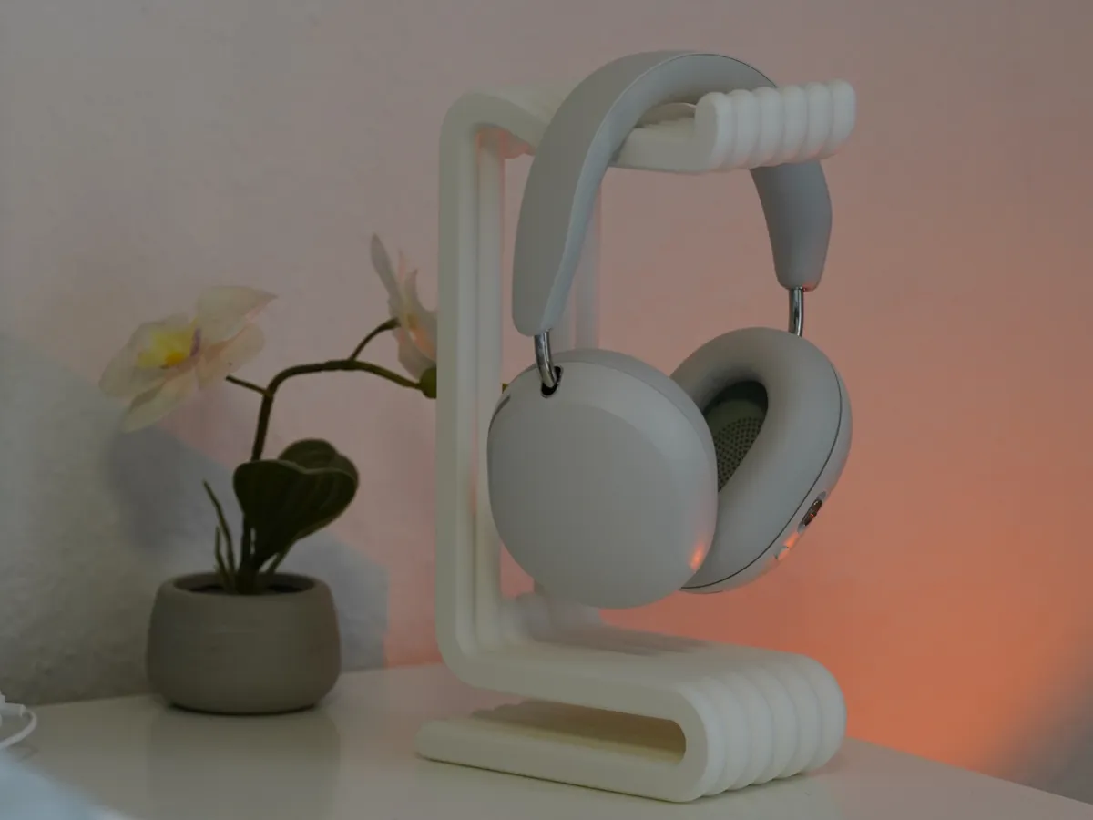 Modern Curved Headphone Stand