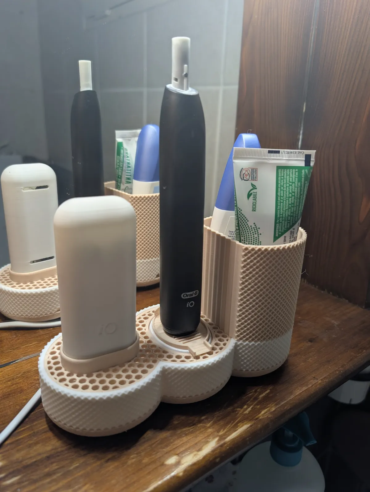 Oral-B iO Complete Bathroom Organizer & Stand, photo 2 of 2 - Oral-B iO Complete Bathroom Organizer & Stand Tools