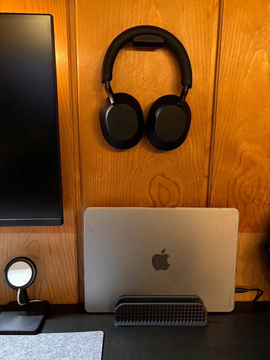 MacBook and iPad Desk Holder, photo 2 of 4 - MacBook and iPad Desk Holder Household