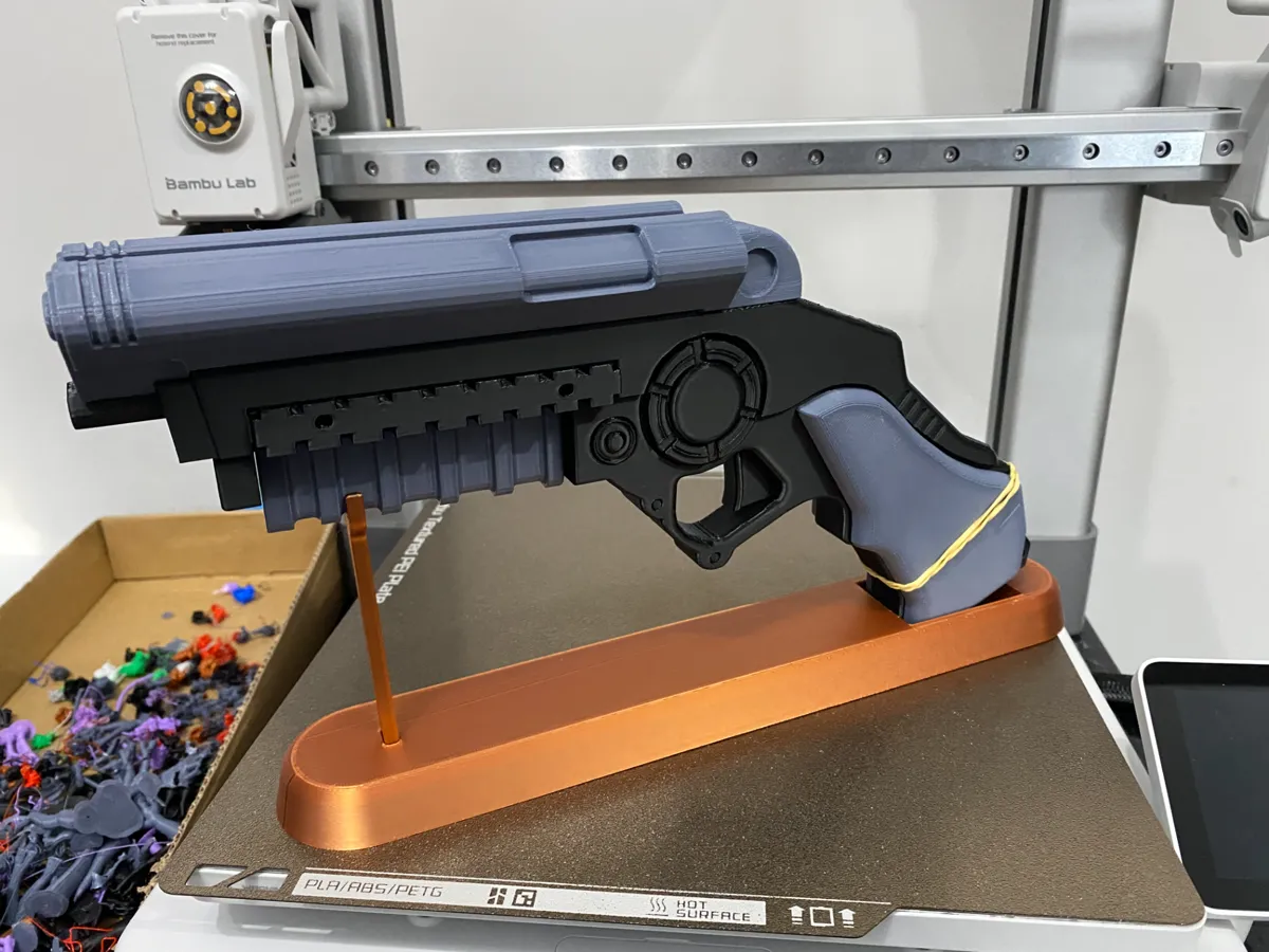 Display stand for Batman Grappler Gun., photo 2 of 3 - Display stand for Batman Grappler Gun. Figurines & Collectibles
