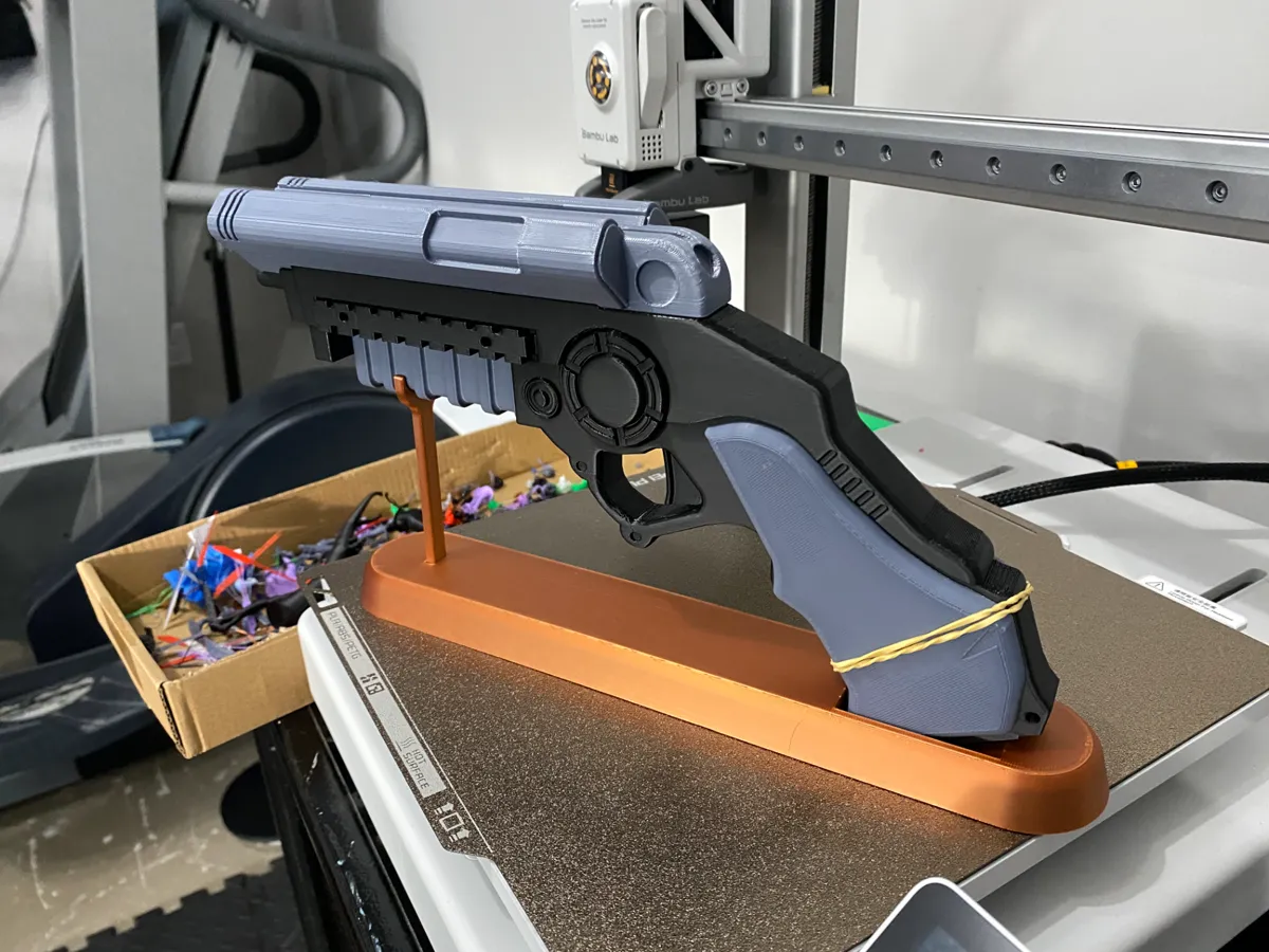 Display stand for Batman Grappler Gun., photo 3 of 3 - Display stand for Batman Grappler Gun. Figurines & Collectibles
