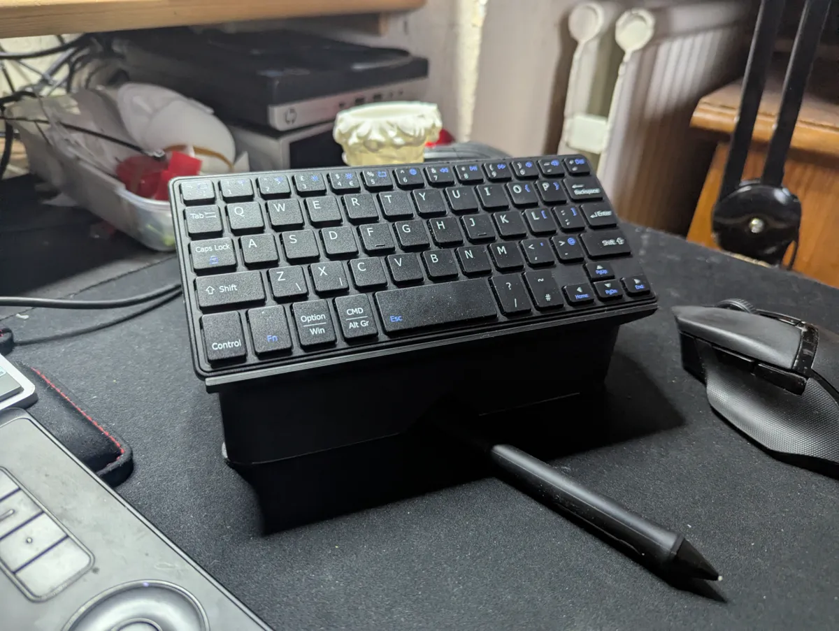 Small Keyboard Stand - 2x Versions to choose from, photo 3 of 4 - Small Keyboard Stand - 2x Versions to choose from Hobby & DIY