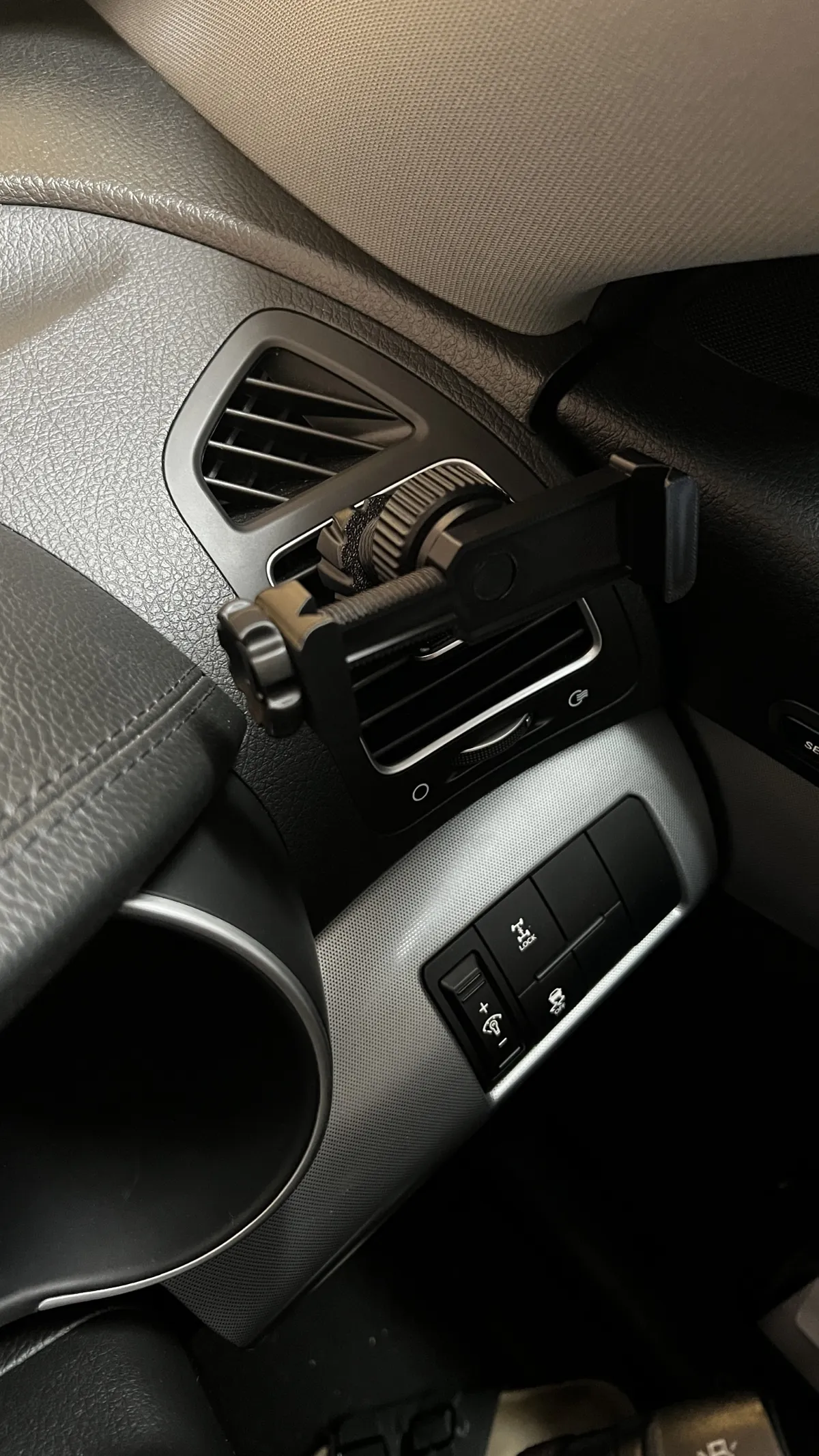 Secure Car Air Vent Phone Mount, photo 3 of 4 - Secure Car Air Vent Phone Mount Mobile & Device Accessories