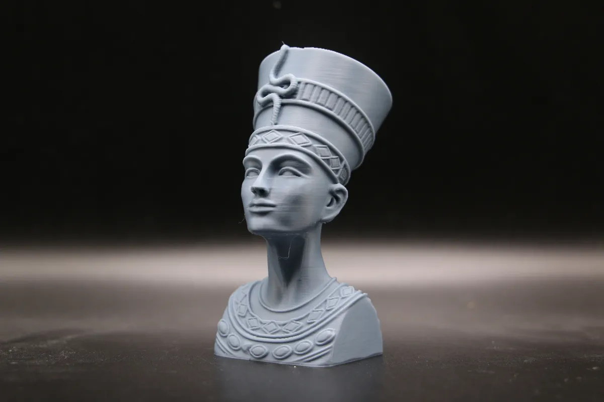 Nefertiti Bust, Ancient Egypt Sculpture Queen, photo 3 of 4 - Nefertiti Bust, Ancient Egypt Sculpture Queen Home Decor Items