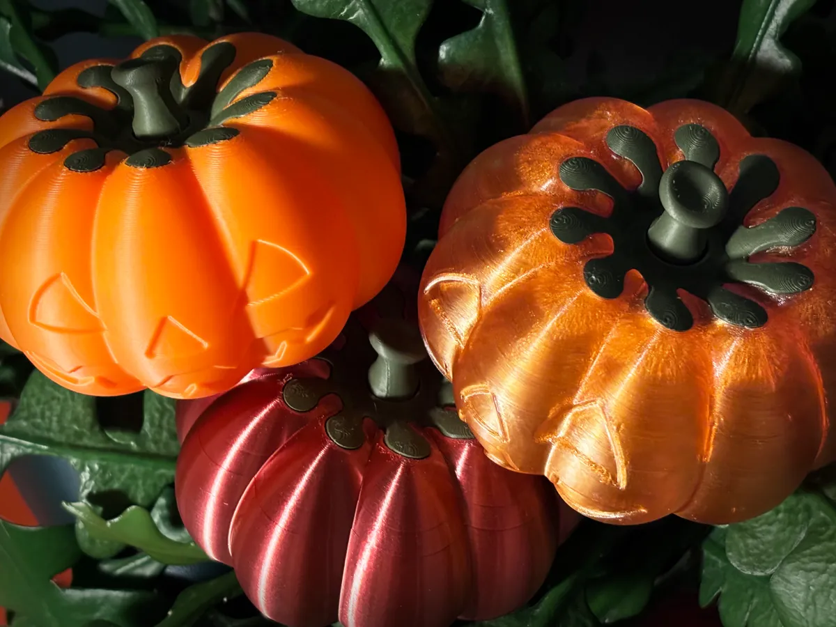 Halloween pumpkin spinner with passthrough vortex, photo 3 of 4 - Halloween pumpkin spinner with passthrough vortex Fidget & Sensory Toys