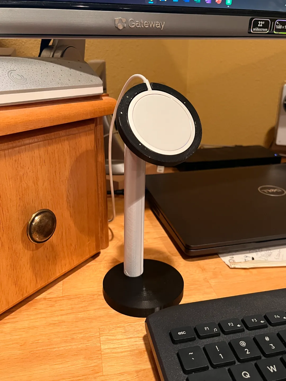 Apple MagSafe phone Stand/Holder, photo 3 of 4 - Apple MagSafe phone Stand/Holder Mobile & Device Accessories