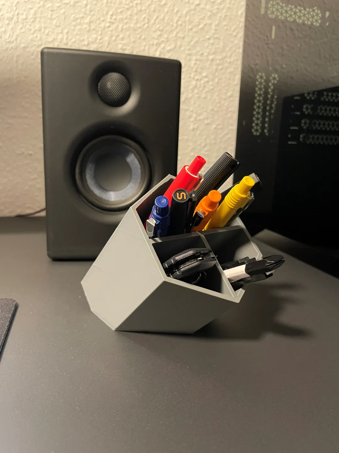 Pen holder hexagon