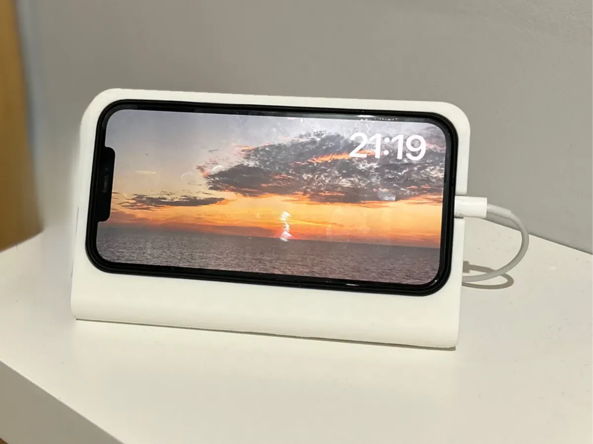 iPhone 16 Pro Max Wired Charging Stand