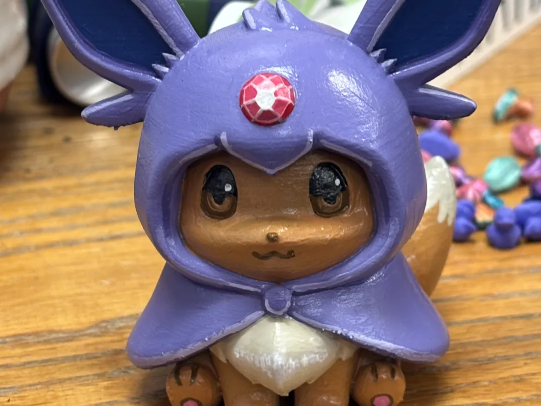 Eevee Chibi con Mantellino di Espeon Pokemon