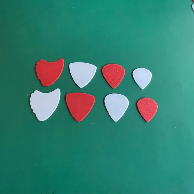 Guitar Picks - 4 sizes - Smooth - V1, photo 2 of 3 - Guitar Picks - 4 sizes - Smooth - V1 Music & Instruments