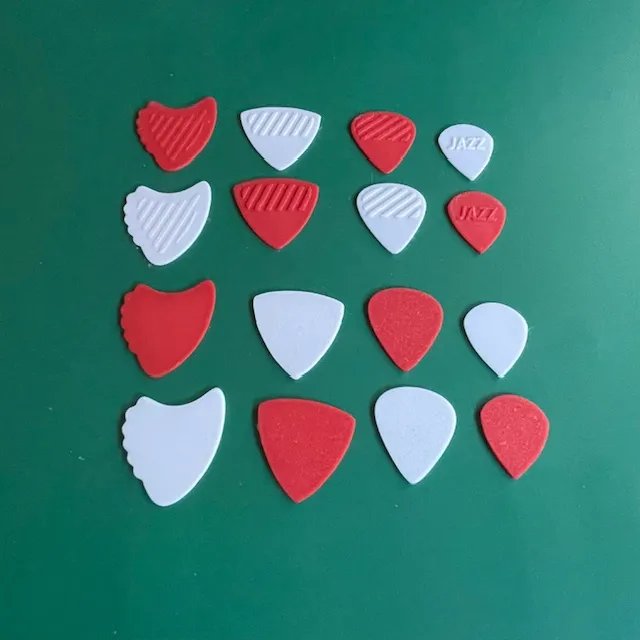 Guitar Picks - 4 sizes - Smooth - V1, photo 3 of 3 - Guitar Picks - 4 sizes - Smooth - V1 Music & Instruments