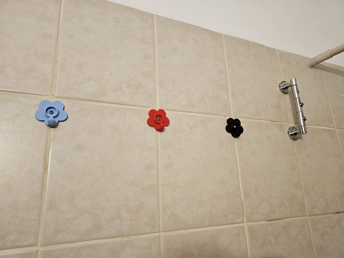Flower hanger / wall mount + cap to hide the screw, photo 3 of 4 - Flower hanger / wall mount + cap to hide the screw Household