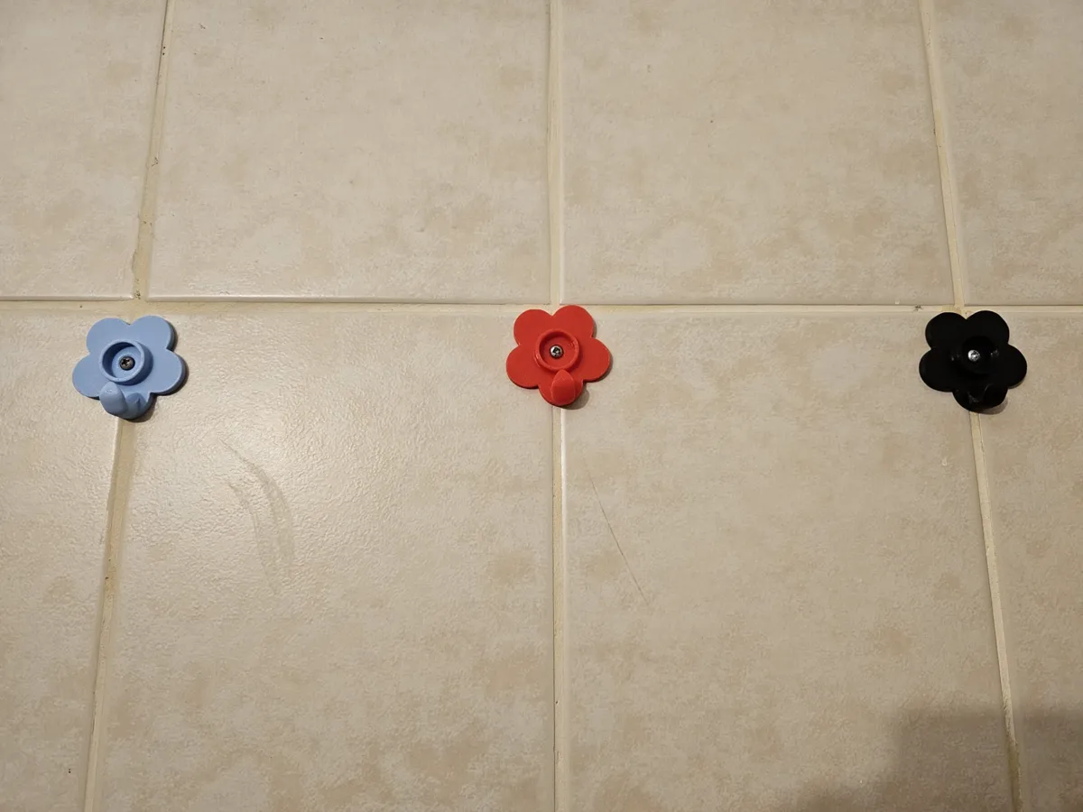 Flower hanger / wall mount + cap to hide the screw, photo 4 of 4 - Flower hanger / wall mount + cap to hide the screw Household