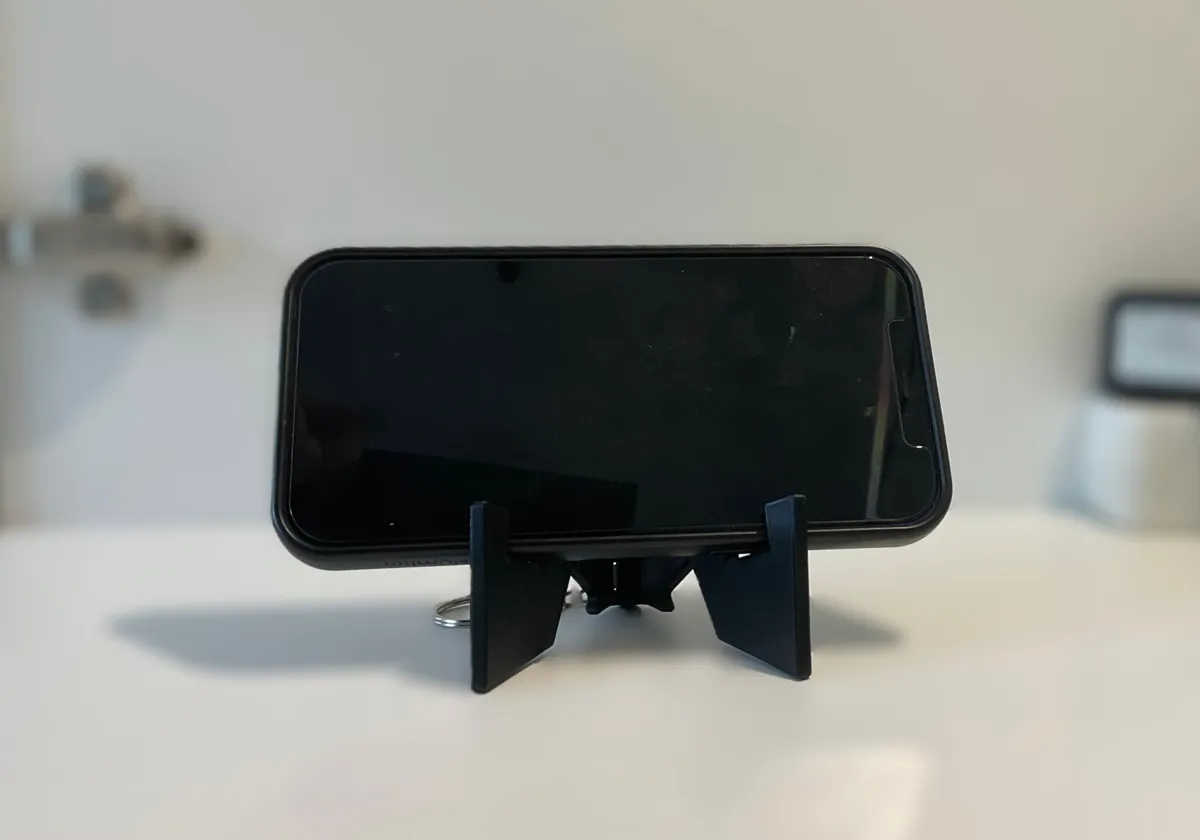 Phone holder keychain with magnet, photo 2 of 4 - Phone holder keychain with magnet Household
