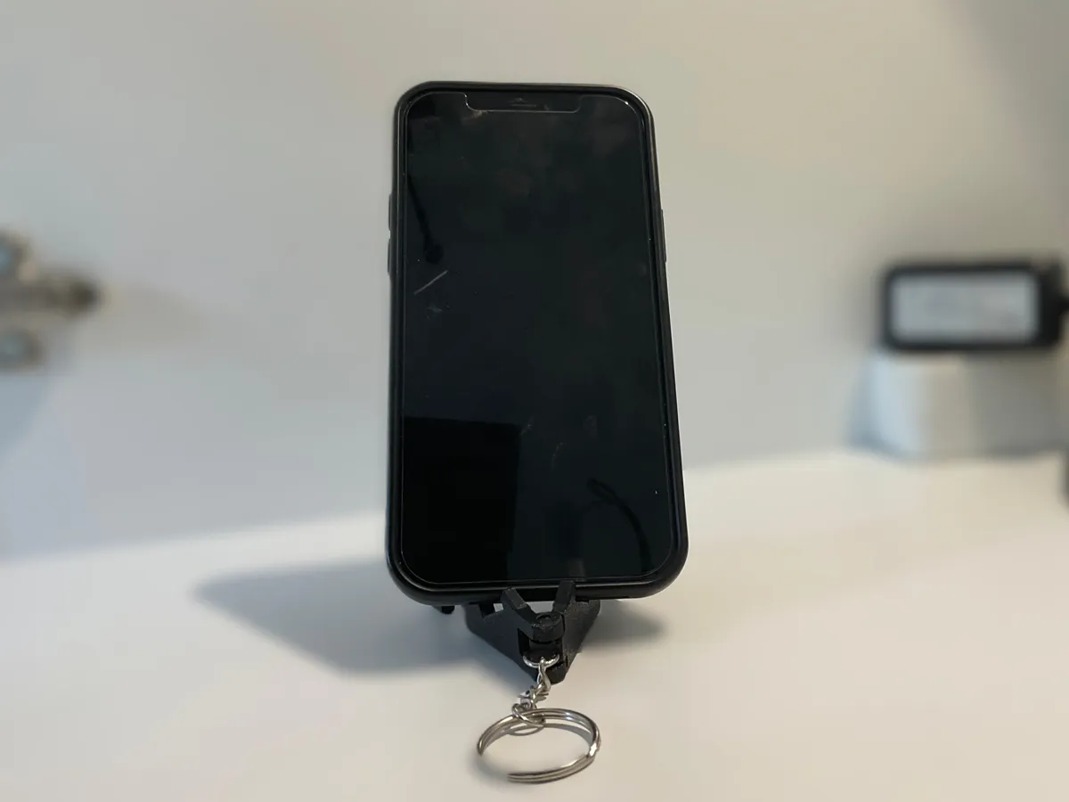 Phone holder keychain with magnet, photo 3 of 4 - Phone holder keychain with magnet Household