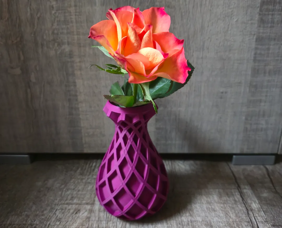 Vase spiral for fresh flowers - Decor, in stock in India
