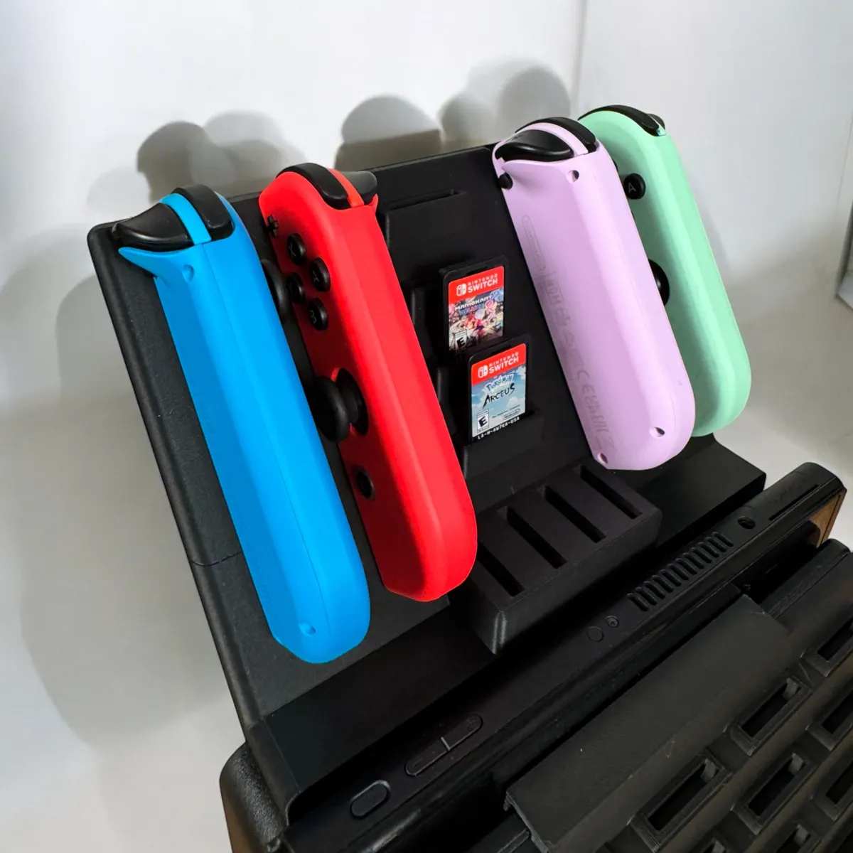 Nintendo Switch Joy-Con & Game Holder, 28 Games, photo 2 of 4 - Nintendo Switch Joy-Con & Game Holder, 28 Games Gaming Accessories