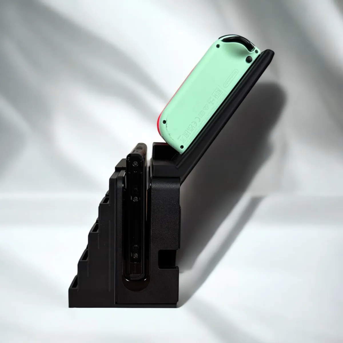 Nintendo Switch Joy-Con & Game Holder, 28 Games, photo 3 of 4 - Nintendo Switch Joy-Con & Game Holder, 28 Games Gaming Accessories