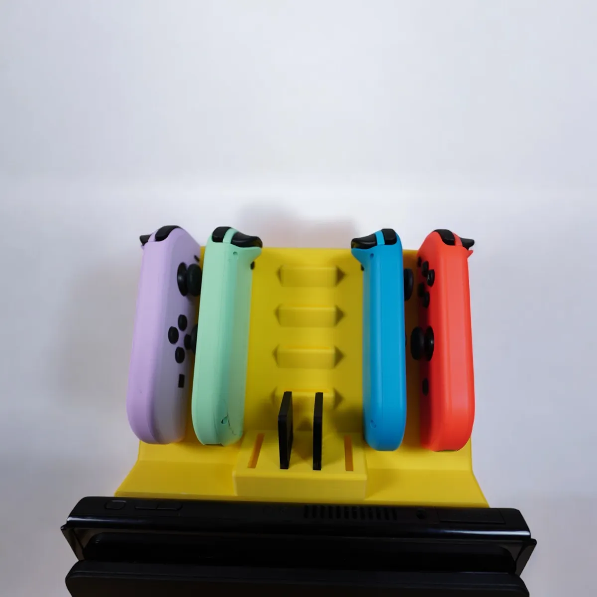 Nintendo Switch Joy-Con & Game Holder, 28 Games, photo 4 of 4 - Nintendo Switch Joy-Con & Game Holder, 28 Games Gaming Accessories