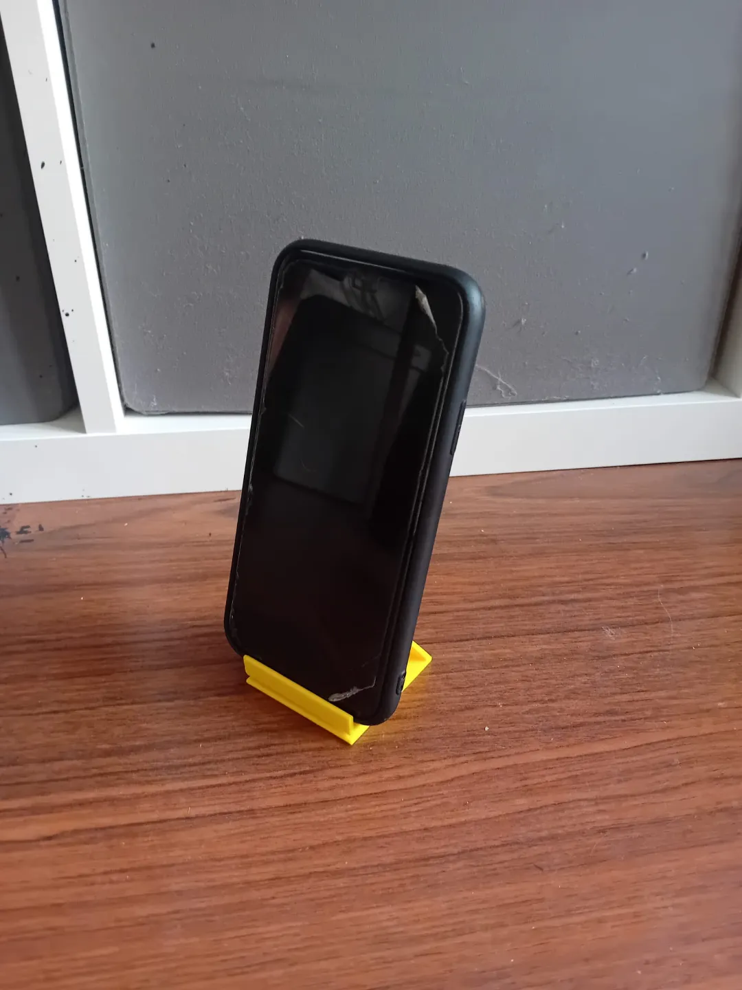 Minimalistic phone holder, photo 2 of 4 - Minimalistic phone holder Mobile & Device Accessories