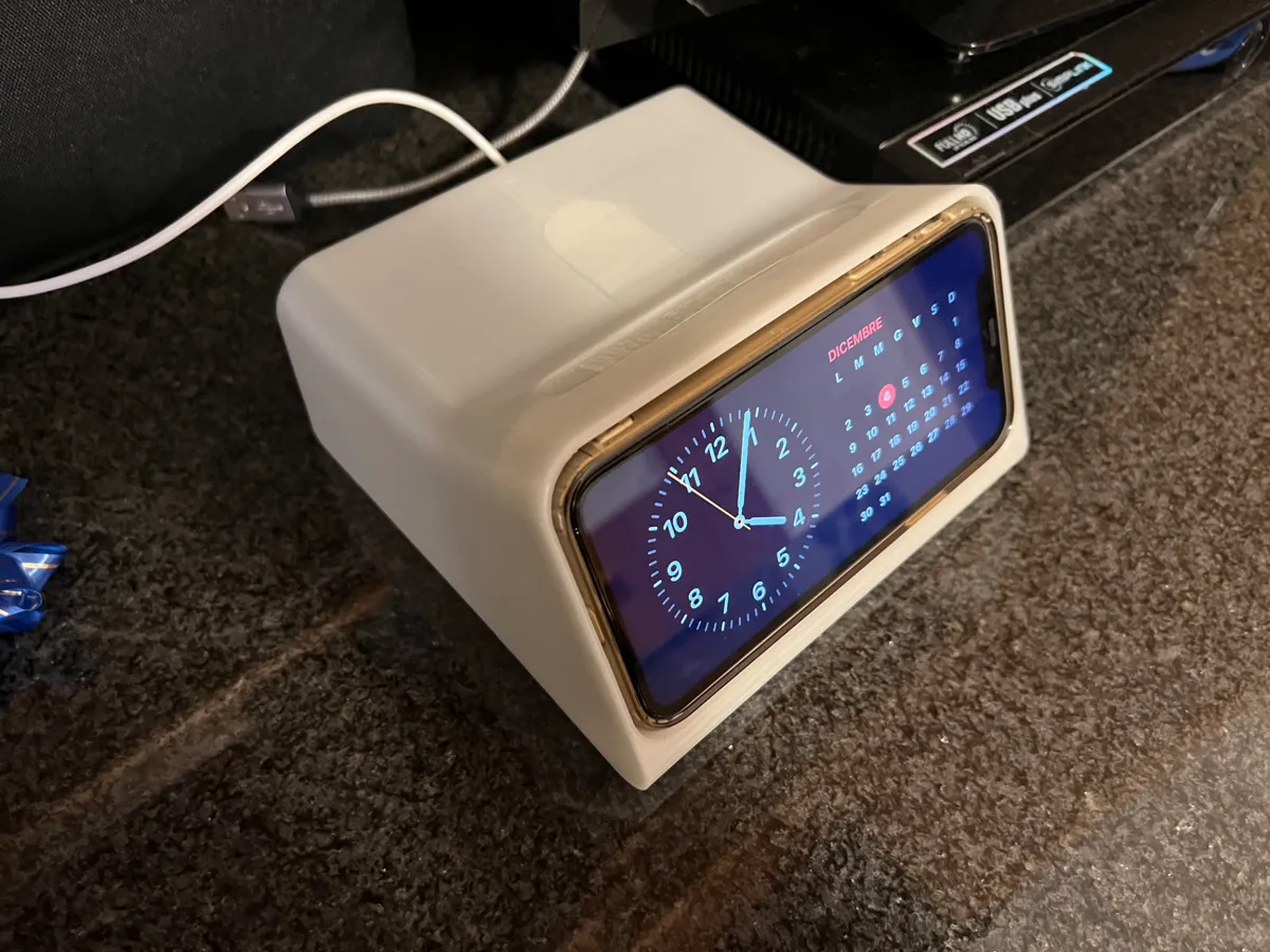 iPhone 11 Standby Mode Dock, Case Friendly, photo 3 of 4 - iPhone 11 Standby Mode Dock, Case Friendly Household