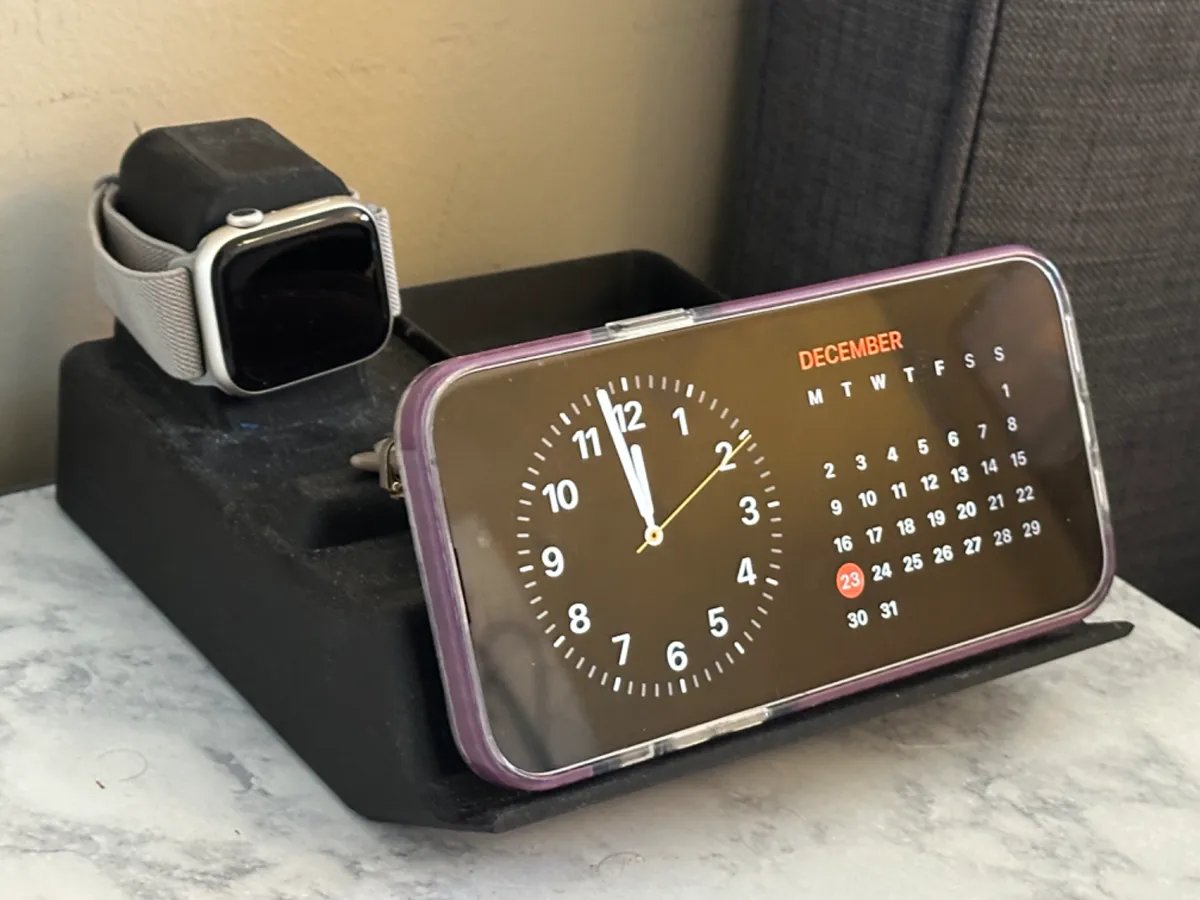 iPhone Standby Mode Organizer with Watch charger, photo 2 of 4 - iPhone Standby Mode Organizer with Watch charger Tools