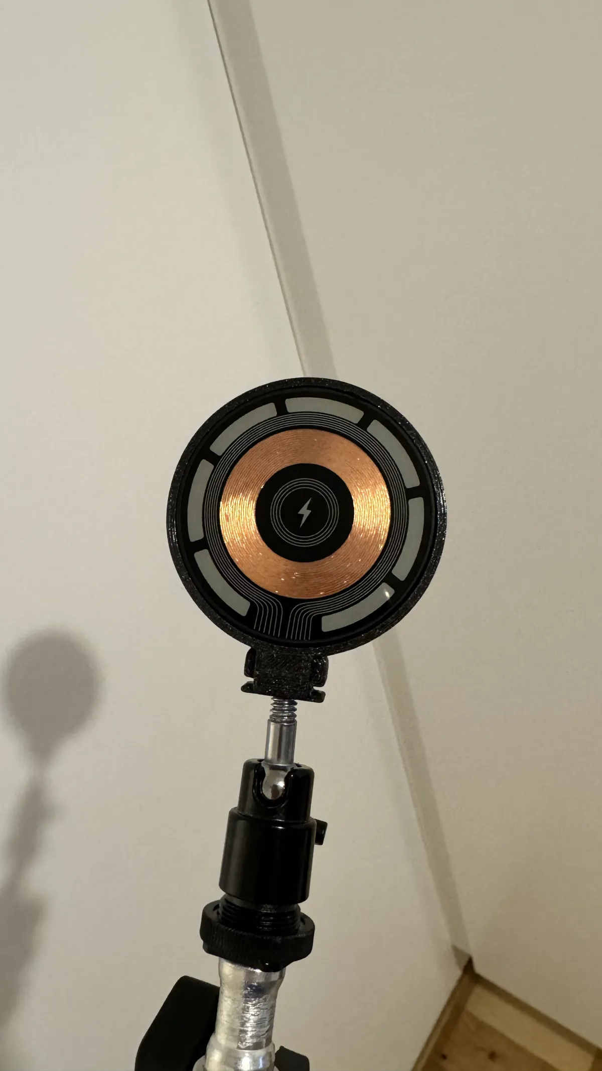 Magsafe tripod/hot shoe mount - Gadgets, in stock in India