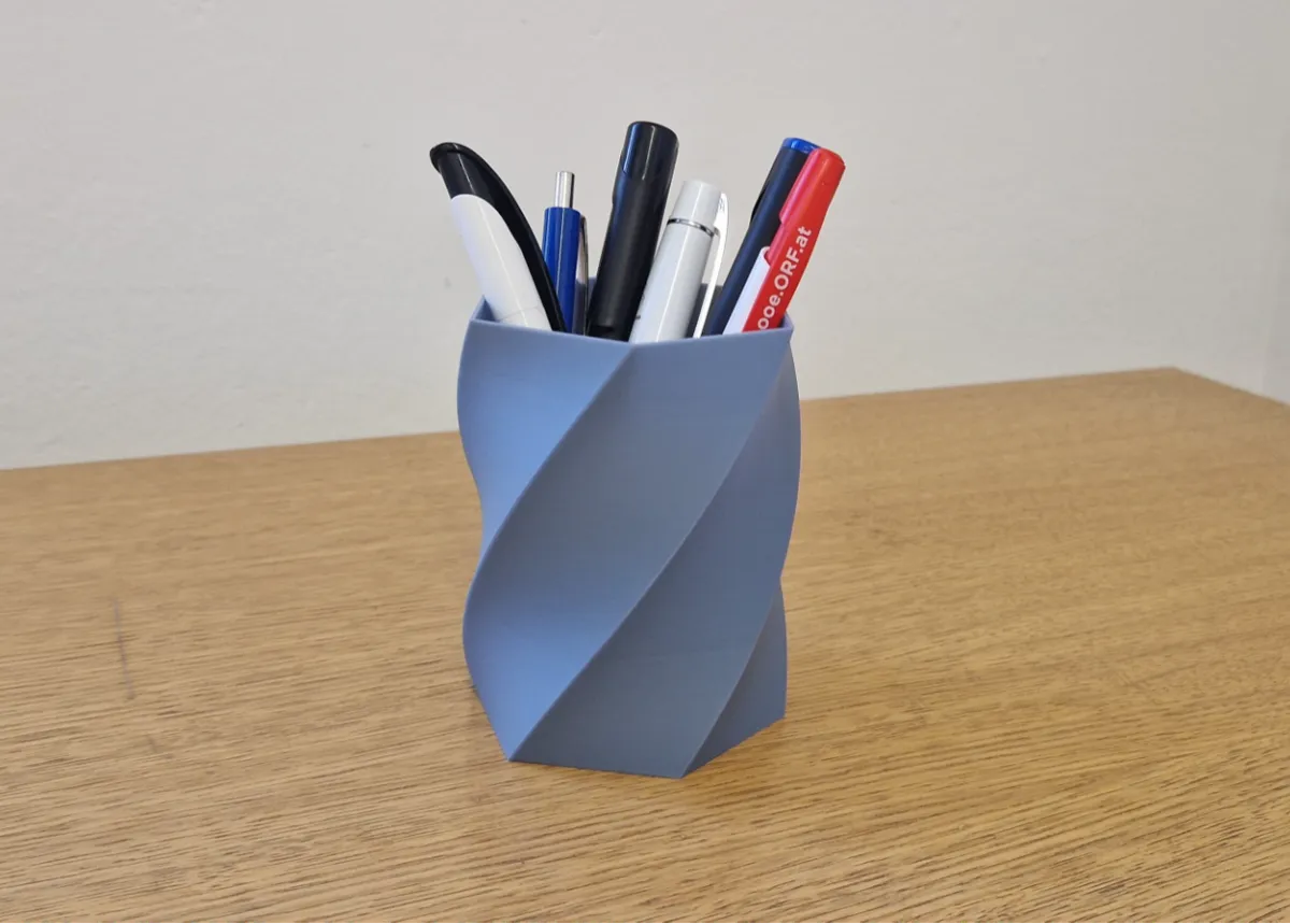 Pen Holder | Twisted hexagon