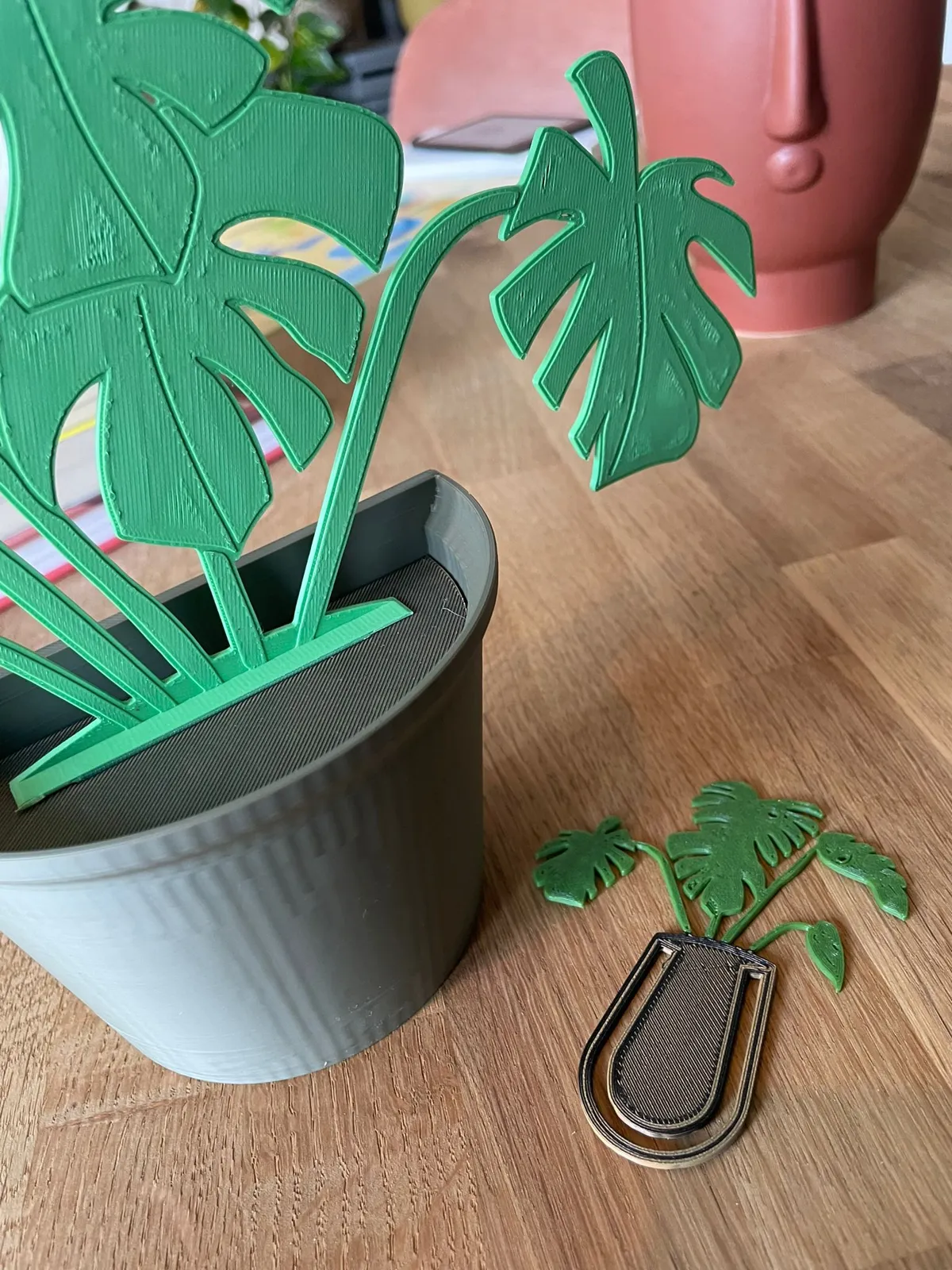 Monstera Bookend and Plant Pot, photo 4 of 4 - Monstera Bookend and Plant Pot Tools