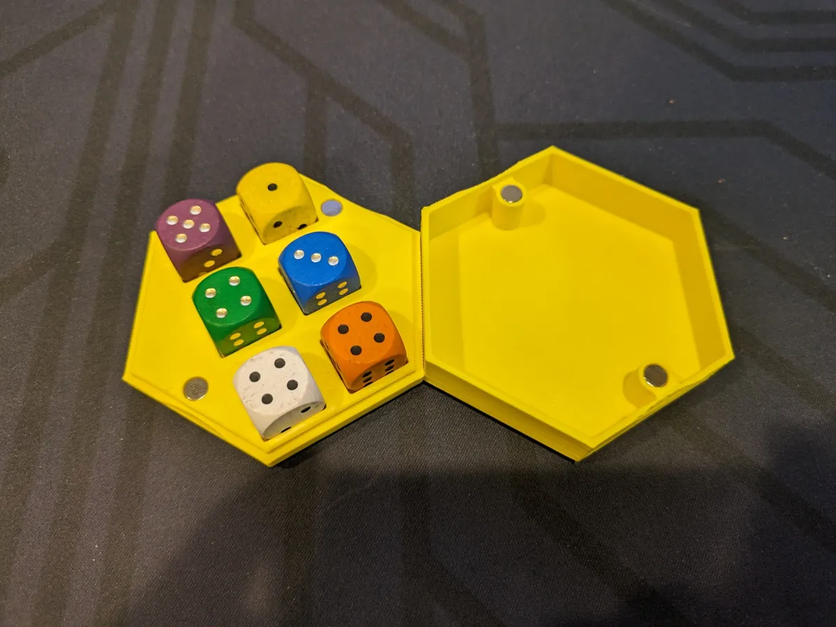 Hexagonal Magnetic travel Dice Box for 6 D6 dice