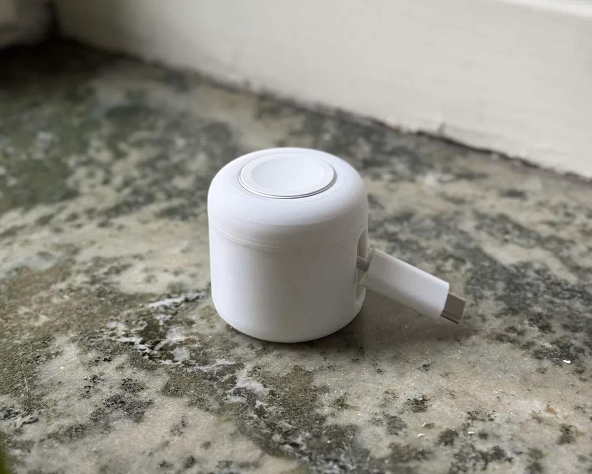 Apple Watch wind up travel charger holder, photo 3 of 4 - Apple Watch wind up travel charger holder Mobile & Device Accessories