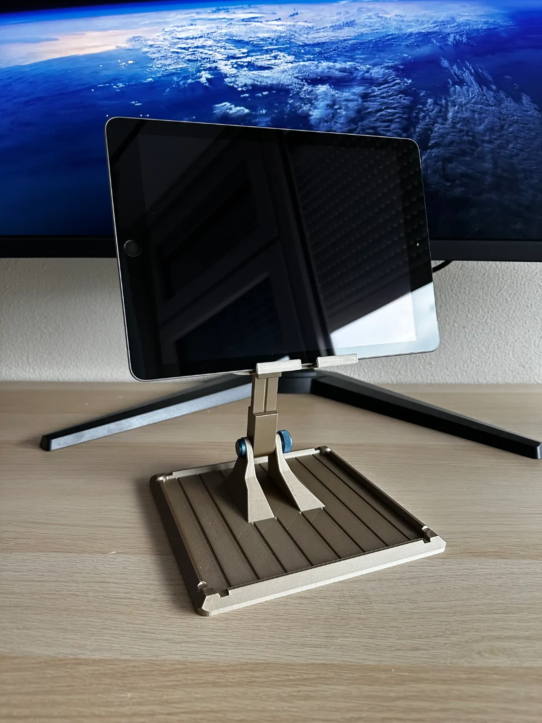 Tablet / notebook / e-reader desk stand, photo 2 of 4 - Tablet / notebook / e-reader desk stand Household