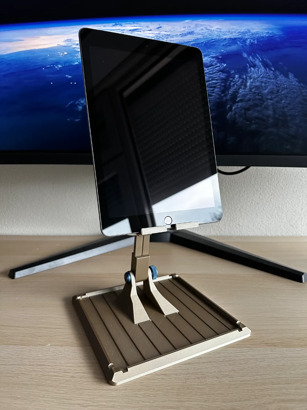 Tablet / notebook / e-reader desk stand, photo 3 of 4 - Tablet / notebook / e-reader desk stand Household