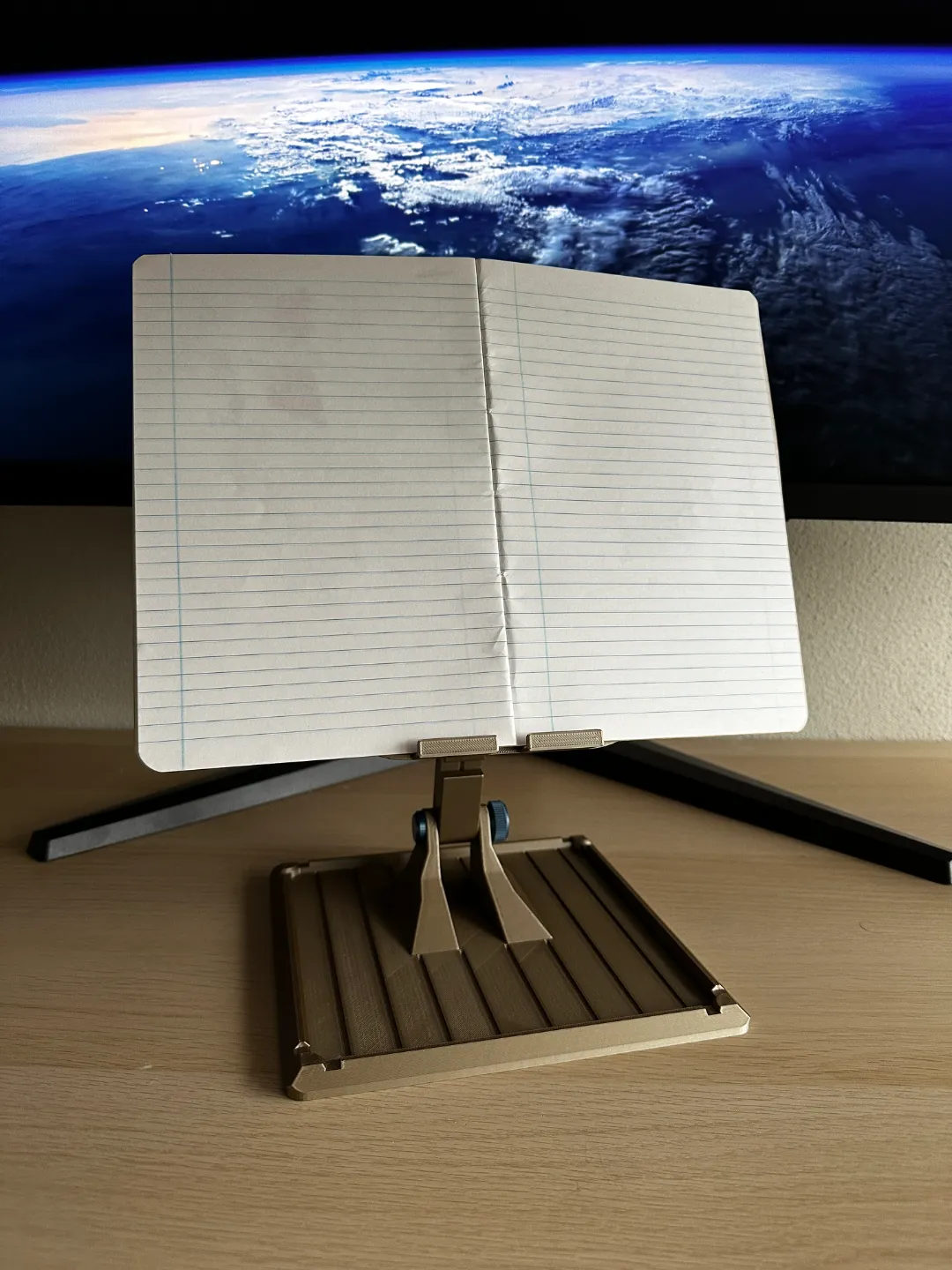 Tablet / notebook / e-reader desk stand, photo 4 of 4 - Tablet / notebook / e-reader desk stand Household