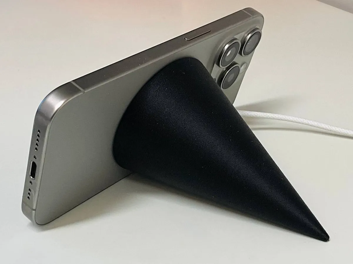 Minimal Brutalist MagSafe Dock Stand - Gadgets, in stock in India