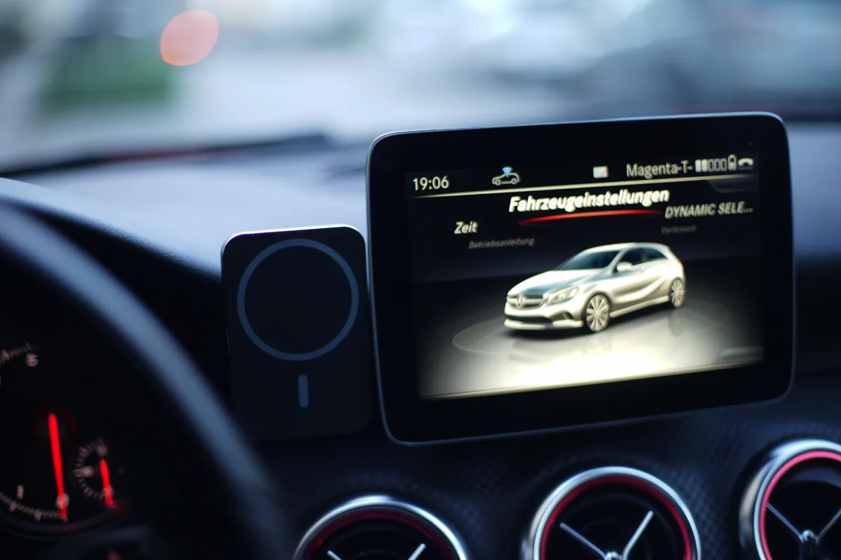Mercedes A-Class W176 MagSafe Phone Mount, photo 3 of 4 - Mercedes A-Class W176 MagSafe Phone Mount Hobby & DIY