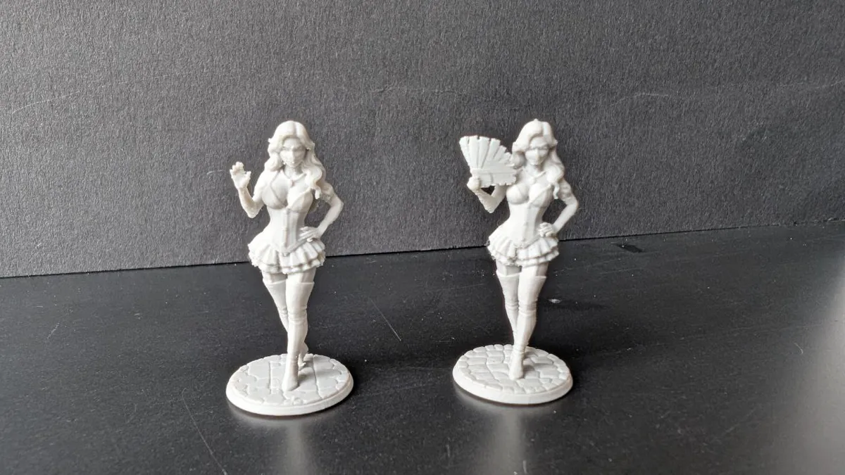 D&D Miniature - Tavern Courtesan Miniature, photo 3 of 3 - D&D Miniature - Tavern Courtesan Miniature Board Games & Tabletop