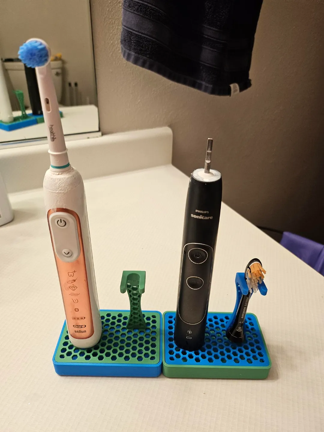 Electric toothbrush stands