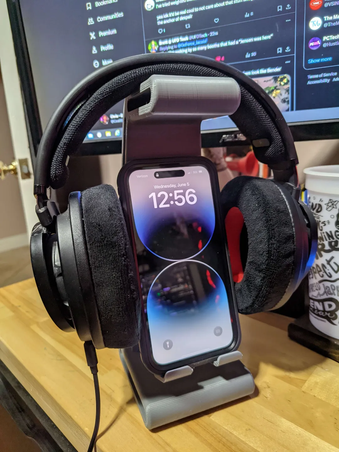 Headset and Phone Stand, photo 2 of 4 - Headset and Phone Stand Household