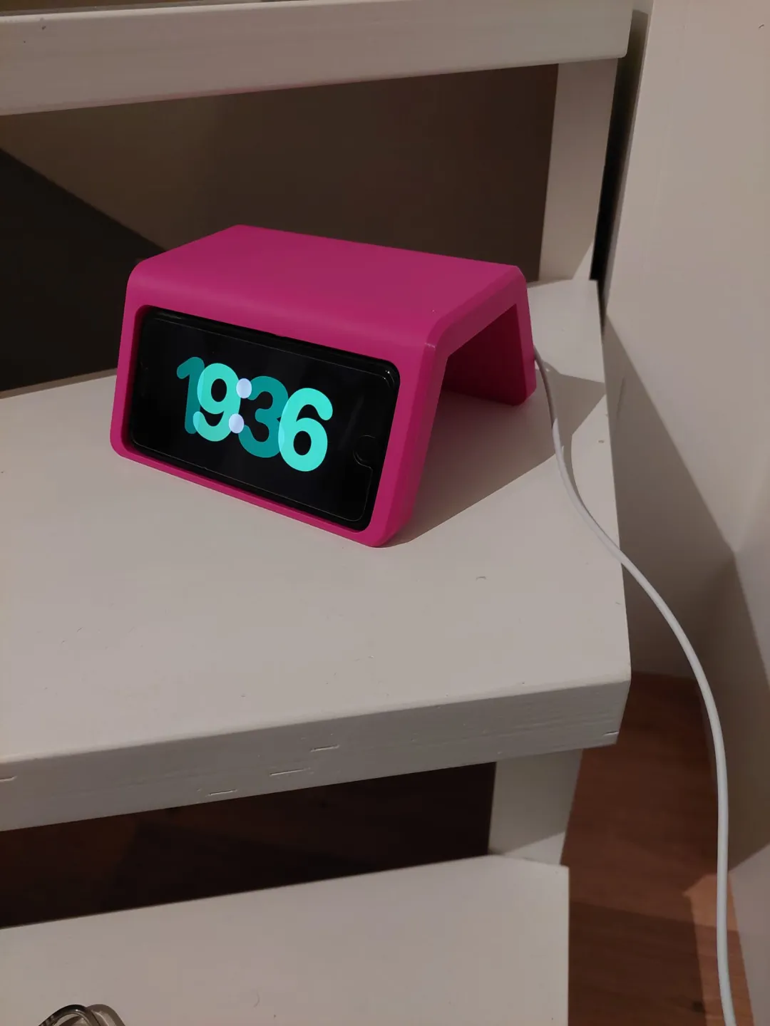 standby mode clock for iphone se 2020,2022 and 8, photo 2 of 4 - standby mode clock for iphone se 2020,2022 and 8 Home Decor Items