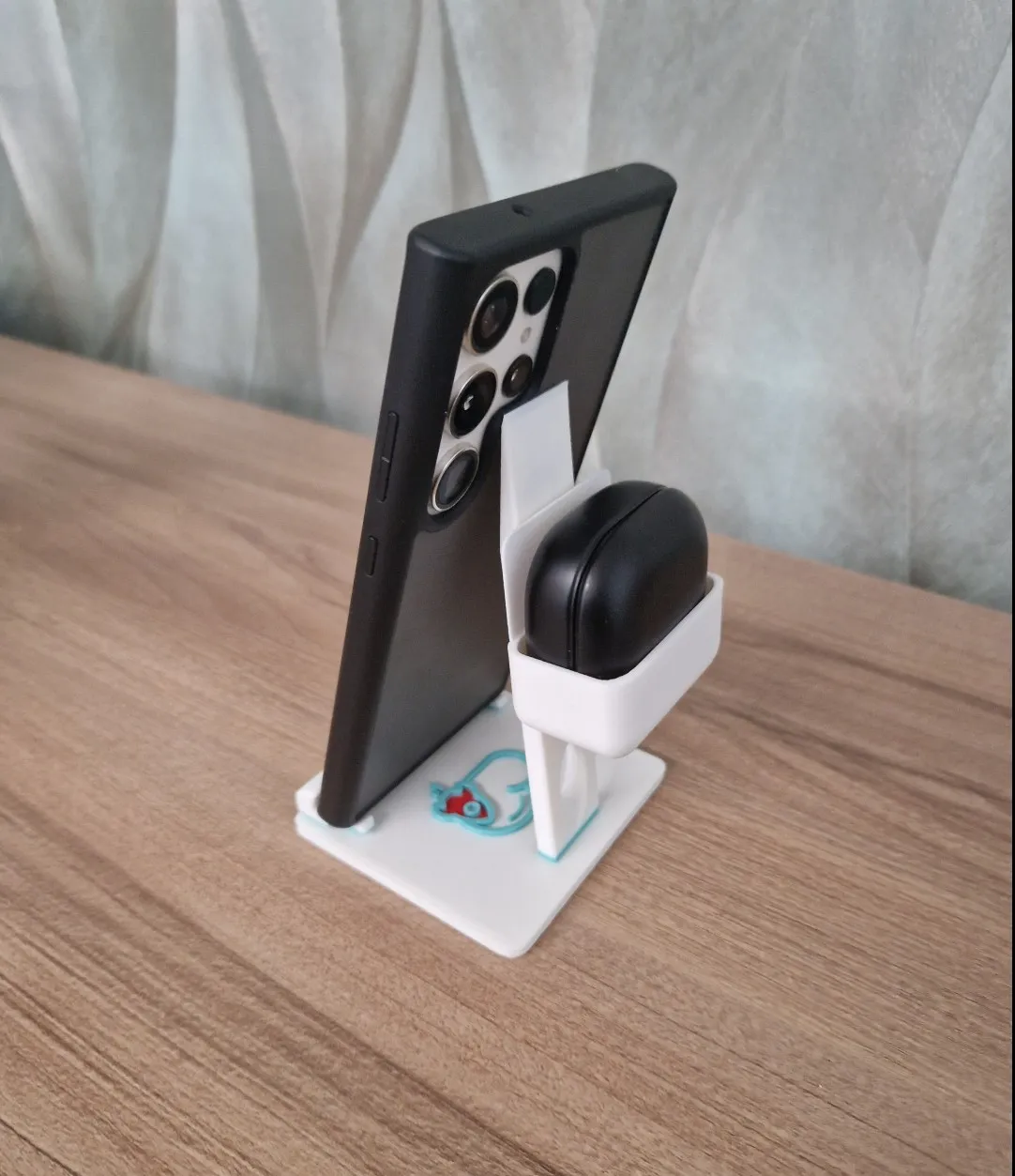 SmartPhone / Tablet Desk stand with opt. Earbuds, photo 2 of 4 - SmartPhone / Tablet Desk stand with opt. Earbuds Household