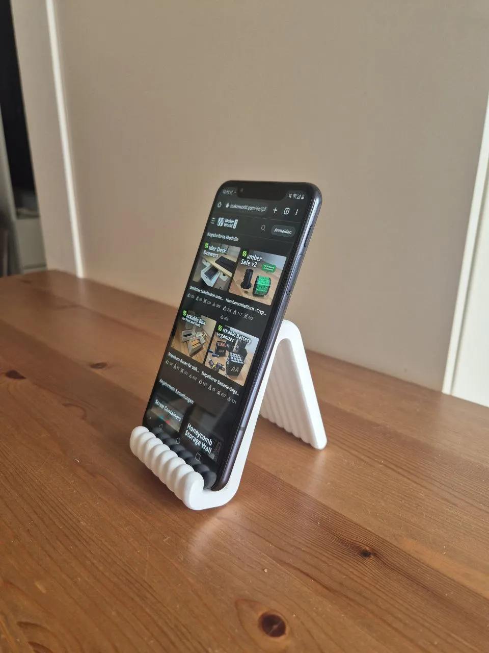 Stylish Phone and Tablet Stand, photo 3 of 4 - Stylish Phone and Tablet Stand Mobile & Device Accessories