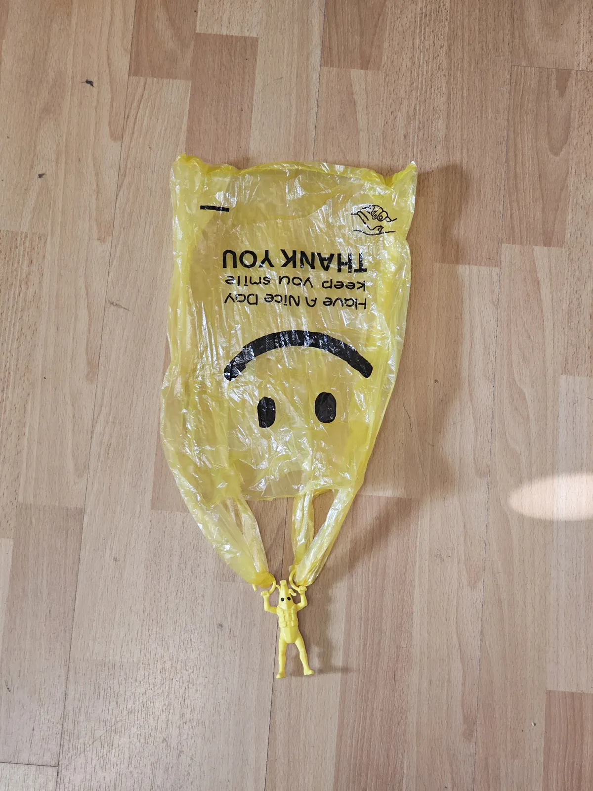 Fortnite Peely Plastic Bag Paratrooper, photo 4 of 4 - Fortnite Peely Plastic Bag Paratrooper Jewellery & Accessories
